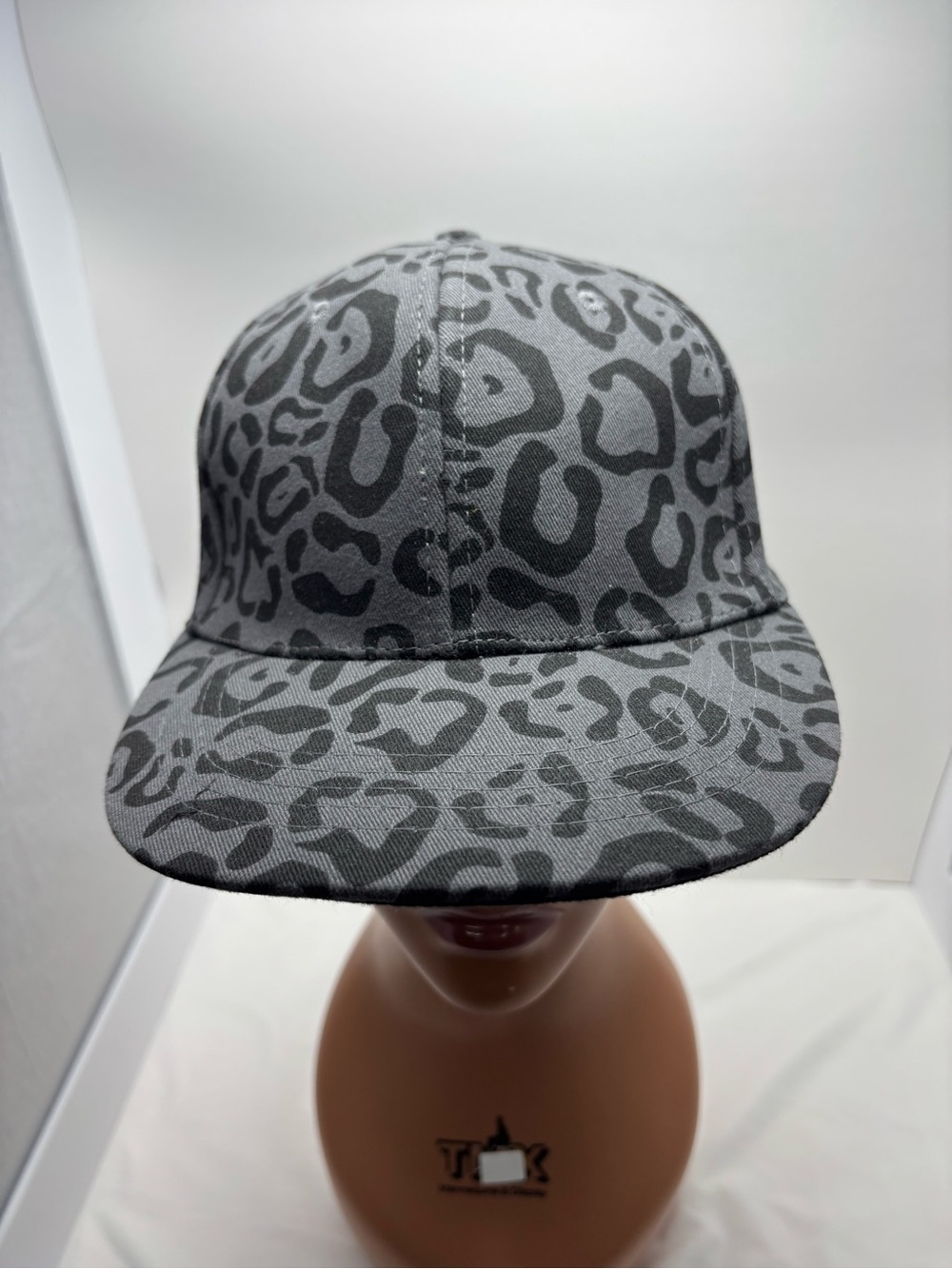 Gray Leopard Print Snapback Hat H027